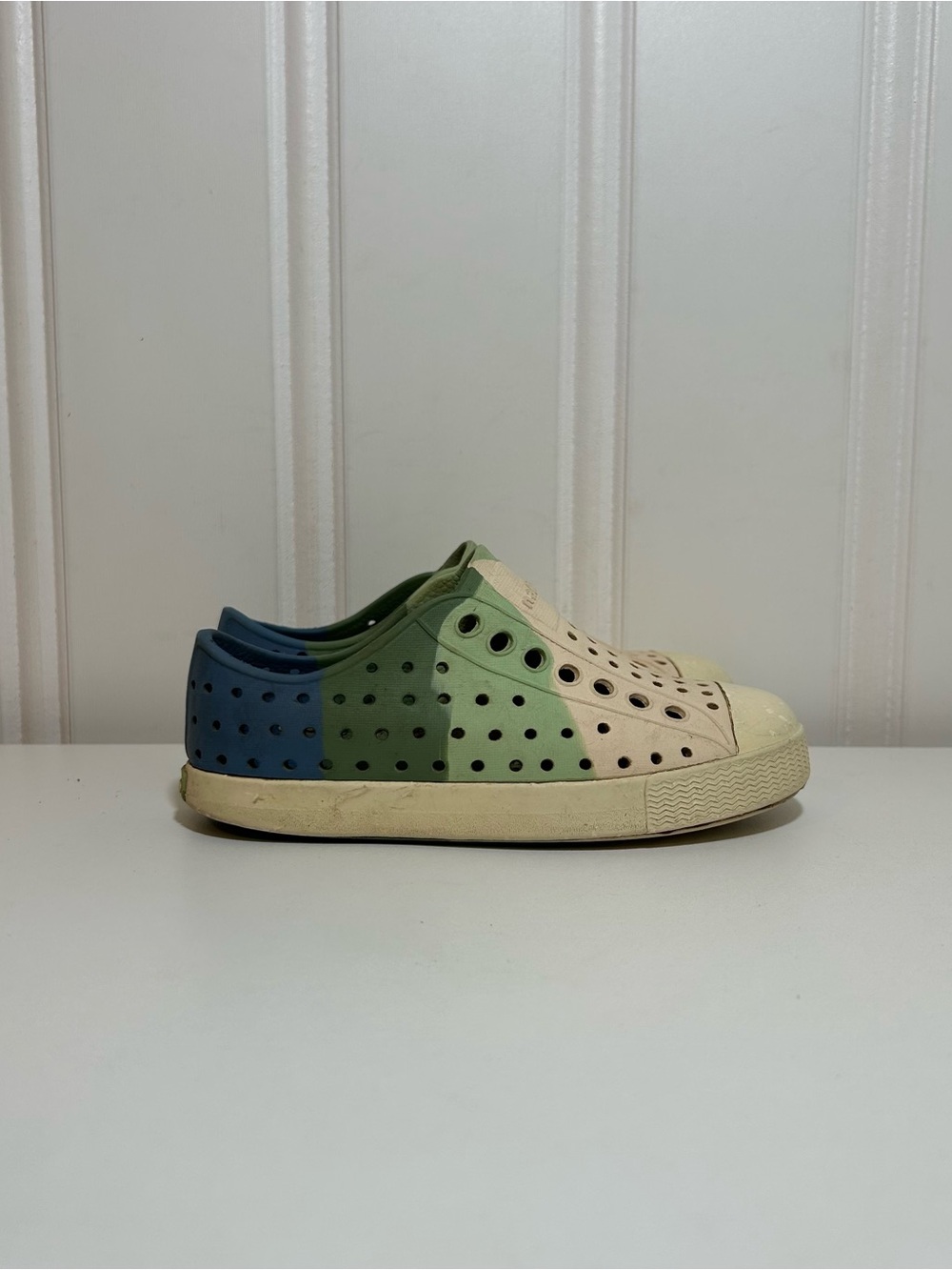 Native Jefferson blue green beige slip on sneakers